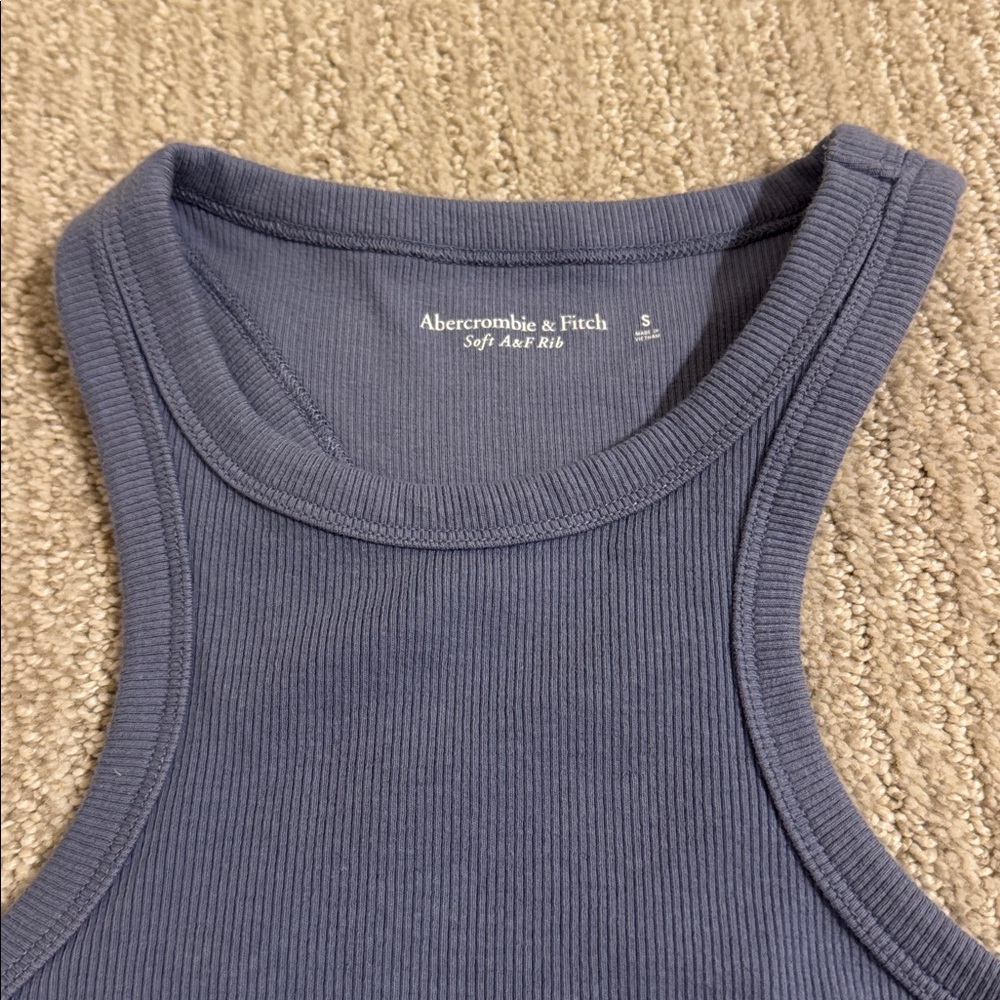 Women's Abercrombie tank top Size small - Picture 2 of 2